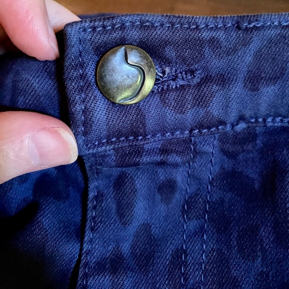 ✨Joe’s Jeans Wild Blue Leopard Denim Shorts✨ NWT - Picture 2 of 11